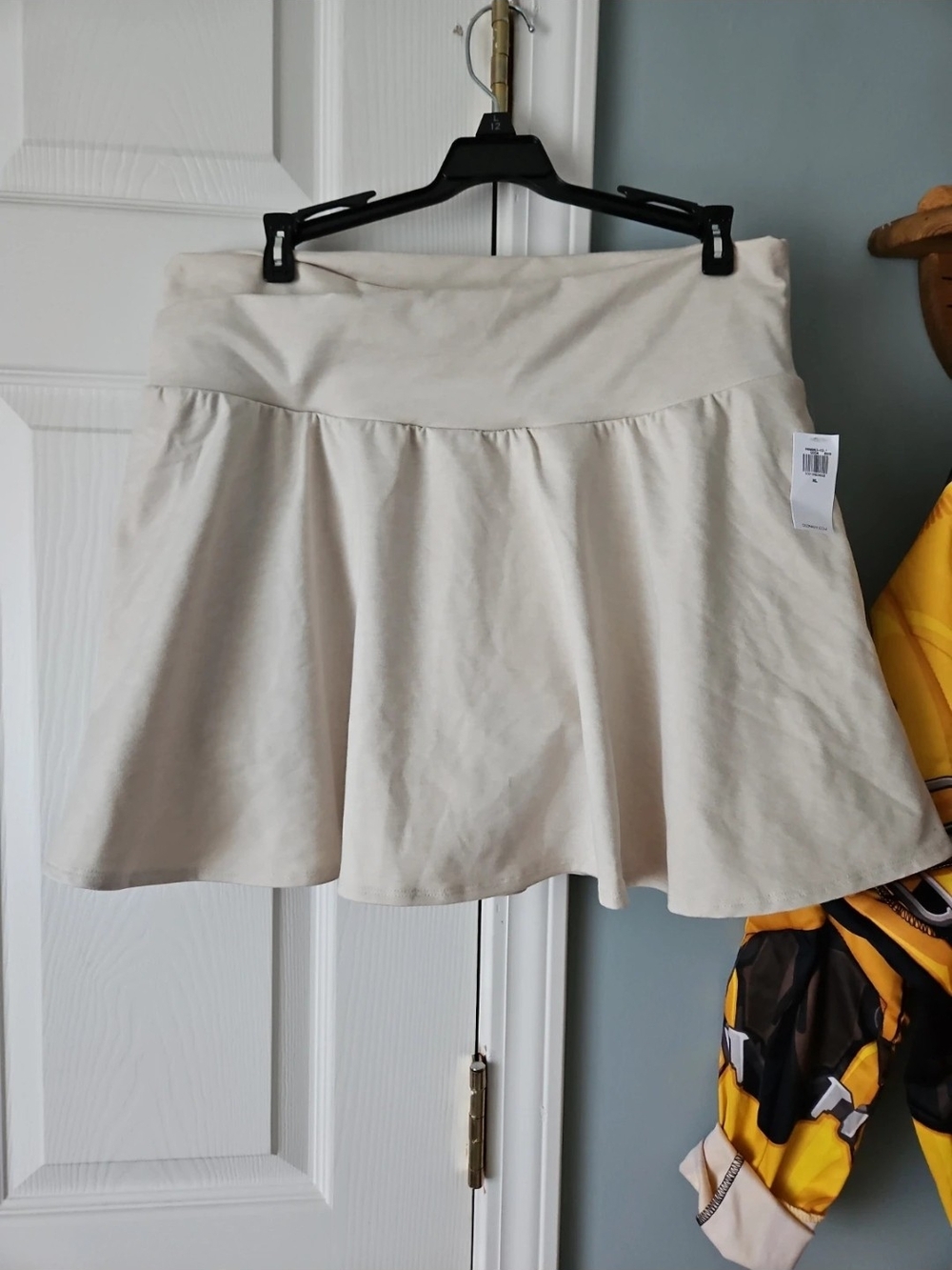 Old Navy Cream Circle Skort